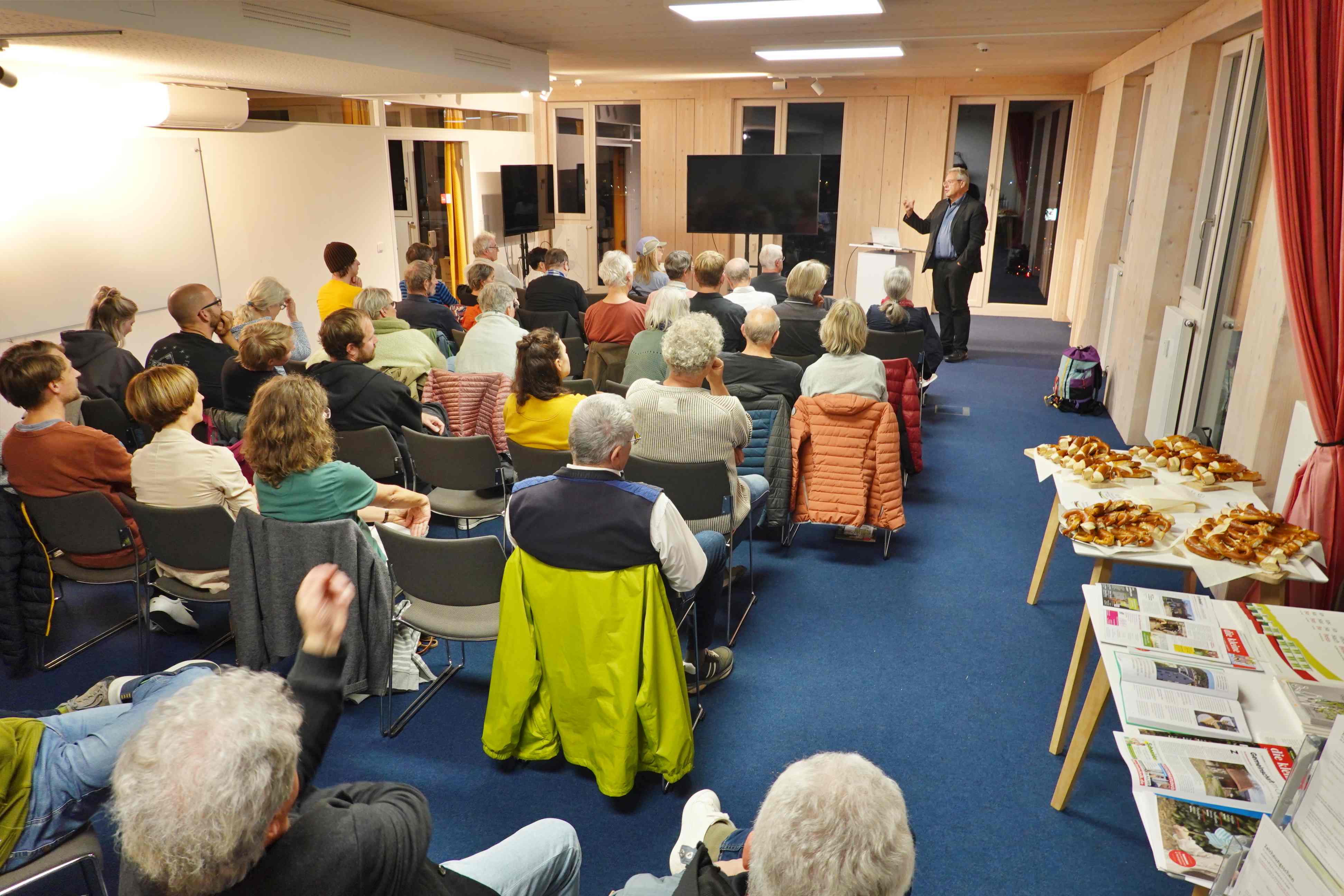 20250930_VA-Engelke_nestbau%20%2862%29_bear__b-500kb